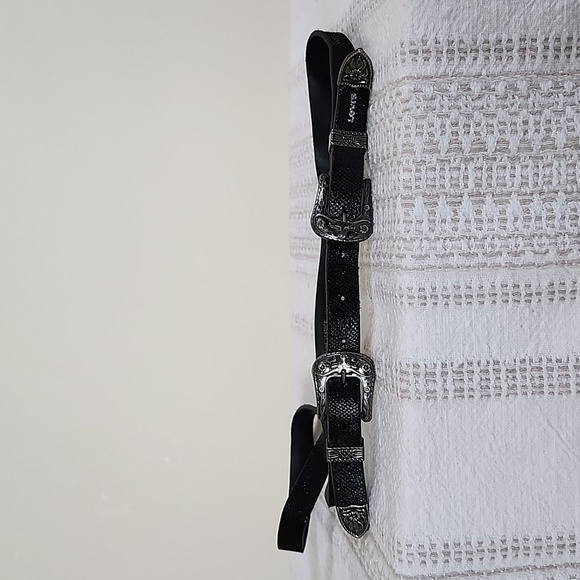 Levis double buckle genuine leather black belt, steer floral silver metal buckle - Picture 2 of 10